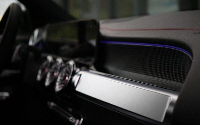 Mercedes-Benz EQB cena 252022 przebieg: 5, rok produkcji 2023 z Ćmielów małe 232